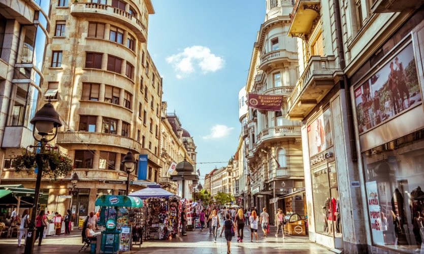Calle Knez Mihailova en Belgrado, capital de Serbia.